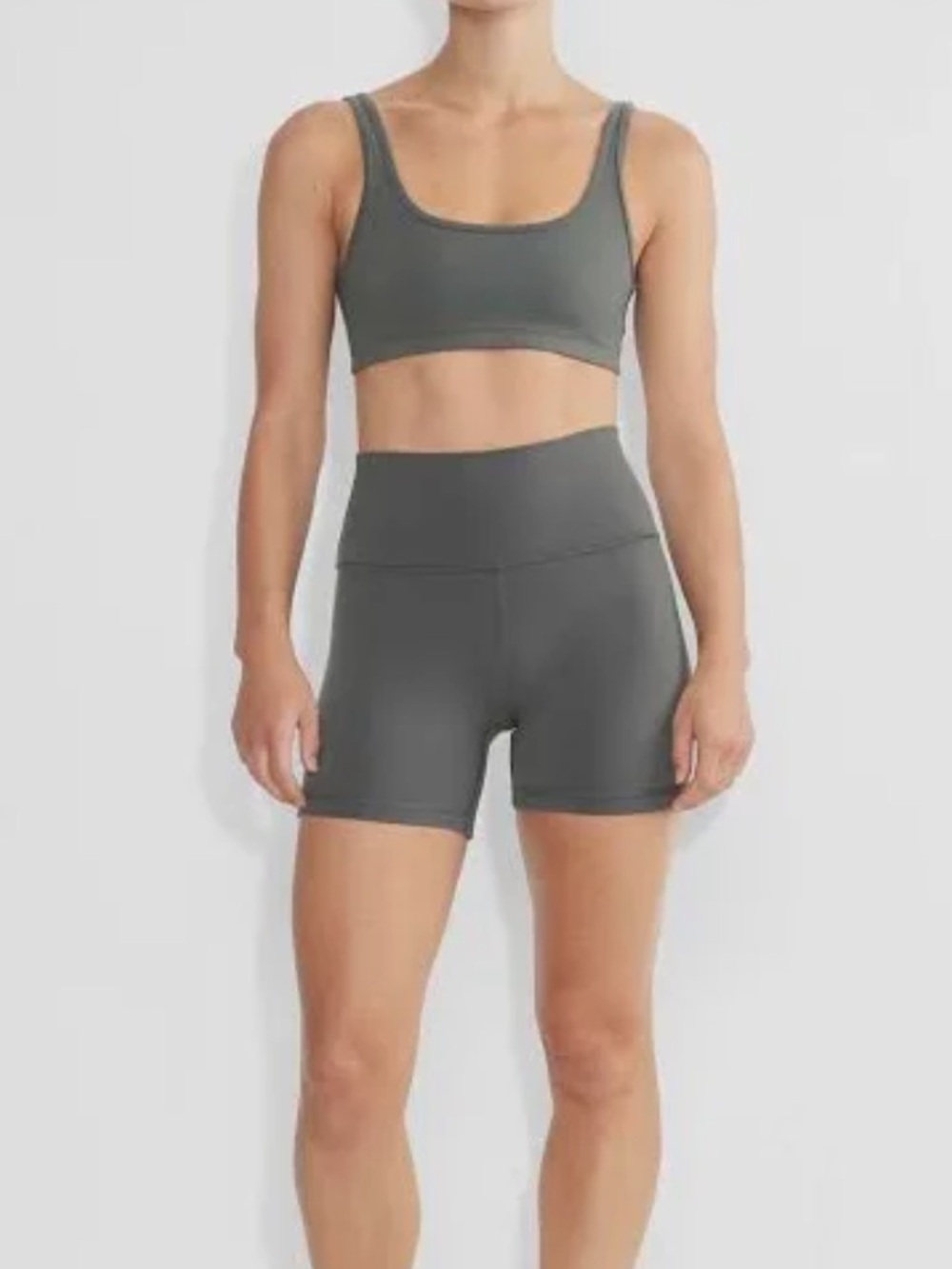 7. NWT TNA Cheeky High Rise 5”